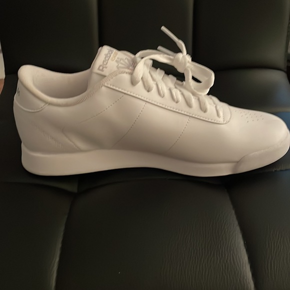 Classic Princess Reebok - Picture 3 of 4